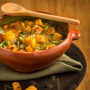 Minestrone di verdure con crostini di polenta